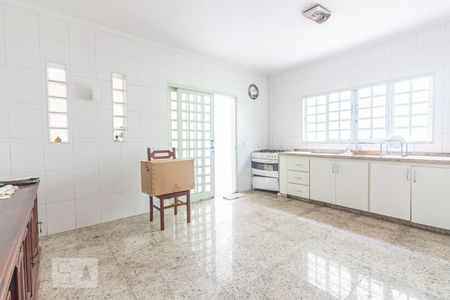 Casa à venda com 133m², 4 quartos e 2 vagas Casa à venda com 133m², 4 quartos e 2 vagasCozinha