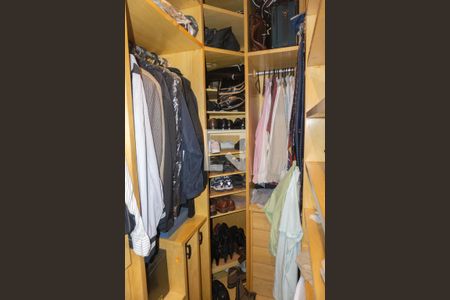 Apartamento à venda com 253m², 3 quartos e 3 vagasCloset