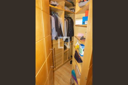 Apartamento à venda com 253m², 3 quartos e 3 vagasCloset