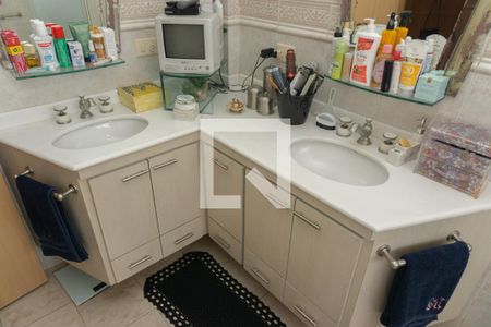 Apartamento à venda com 253m², 3 quartos e 3 vagasBanheiro 3