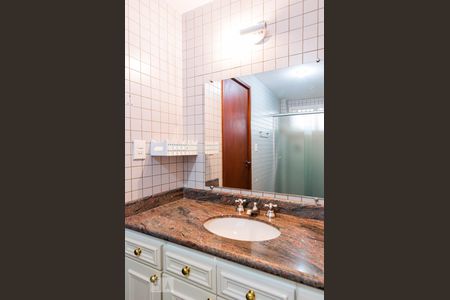 Apartamento à venda com 238m², 4 quartos e 4 vagasBanheiro