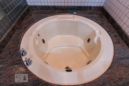 Apartamento à venda com 238m², 4 quartos e 4 vagasBanheiro Suíte 3