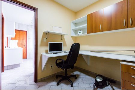 Apartamento à venda com 238m², 4 quartos e 4 vagasEscritório