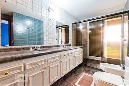 Apartamento à venda com 238m², 4 quartos e 4 vagasBanheiro Suíte 3