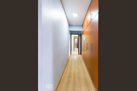 Apartamento à venda com 238m², 4 quartos e 4 vagasCorredor 