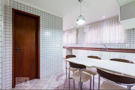 Apartamento à venda com 238m², 4 quartos e 4 vagasCozinha