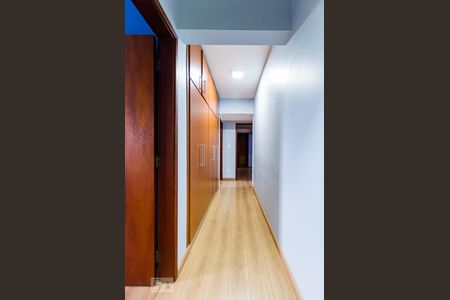 Apartamento à venda com 238m², 4 quartos e 4 vagasCorredor 