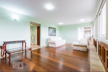 Apartamento à venda com 238m², 4 quartos e 4 vagasSalas