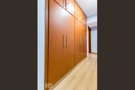 Apartamento à venda com 238m², 4 quartos e 4 vagasCorredor 