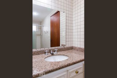 Apartamento à venda com 238m², 4 quartos e 4 vagasBanheiro