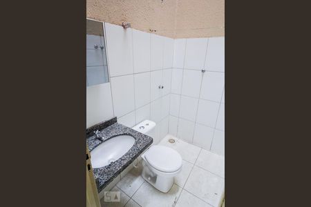 Casa de condomínio para alugar com 56m², 2 quartos e 1 vaga Casa de condomínio para alugar com 56m², 2 quartos e 1 vagaBanheiro