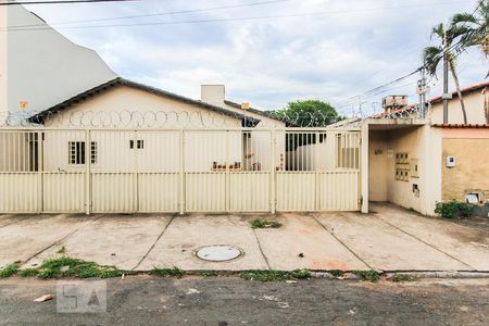 Casa de condomínio para alugar com 56m², 2 quartos e 1 vaga Casa de condomínio para alugar com 56m², 2 quartos e 1 vagaFachada