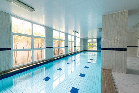 Apartamento à venda com 70m², 1 quarto e 2 vagas Apartamento à venda com 70m², 1 quarto e 2 vagasPiscina