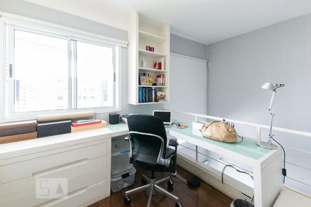 Apartamento à venda com 70m², 1 quarto e 2 vagas Apartamento à venda com 70m², 1 quarto e 2 vagasEscritório