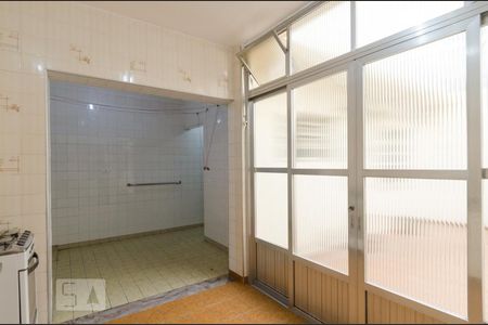 Casa à venda com 242m², 4 quartos e 2 vagasCozinha 2