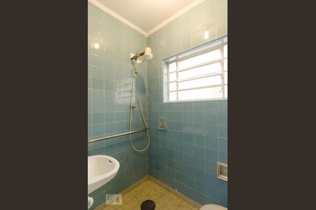 Casa à venda com 242m², 4 quartos e 2 vagasBanheiro de serviço