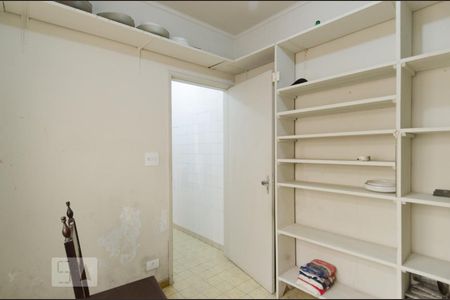 Casa à venda com 242m², 4 quartos e 2 vagasQuarto de serviço