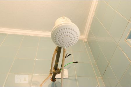 Casa à venda com 242m², 4 quartos e 2 vagasChuveiro