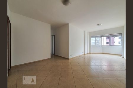 Salade Apartamento com 3 quartos, 130m² Vila Mariana