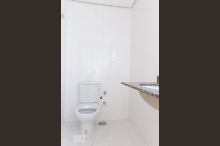 Banheiro de apartamento à venda com 2 quartos, 68m² em São Geraldo, Porto Alegre