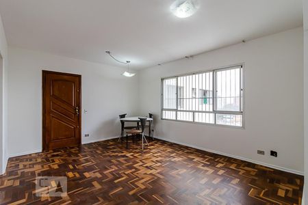 Sala de Apartamento com 2 quartos, 70m² Vila das Mercês