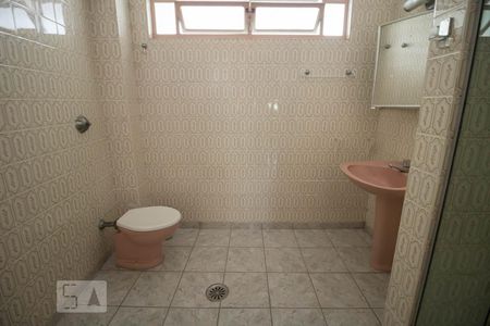 Apartamento à venda com 210m², 3 quartos e 1 vaga Apartamento à venda com 210m², 3 quartos e 1 vagaBanheiro Suite