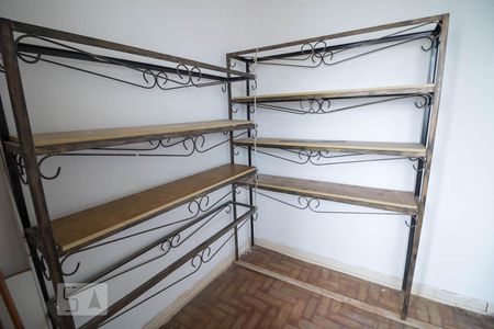 Apartamento à venda com 210m², 3 quartos e 1 vaga Apartamento à venda com 210m², 3 quartos e 1 vagaDispensa