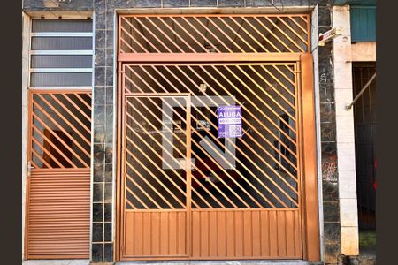 Casa para alugar com 120m², 2 quartos e 2 vagasFachada