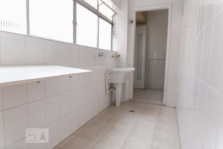 Apartamento à venda com 70m², 2 quartos e 1 vagaÁrea de Serviço
