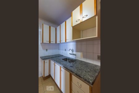 Cozinha de apartamento à venda com 3 quartos, 110m² em Cambuí, Campinas