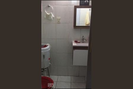 Banheiro de kitnet/studio para alugar com 1 quarto, 24m² em Laranjeiras, Rio de Janeiro