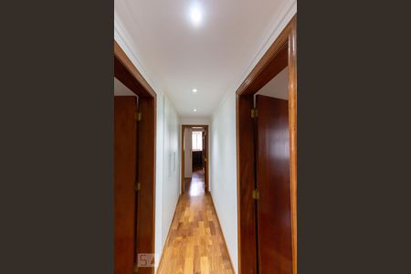 Corredor de apartamento para alugar com 4 quartos, 237m² em Vila Suzana, São Paulo