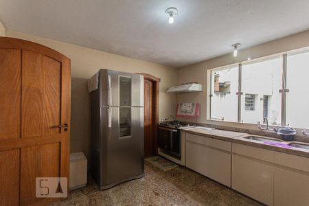 Casa à venda com 1600m², 6 quartos e 6 vagas Casa à venda com 1600m², 6 quartos e 6 vagasCozinha