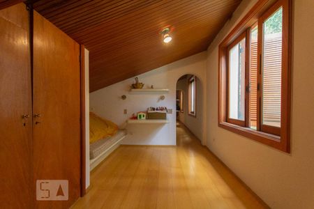 Casa à venda com 1600m², 6 quartos e 6 vagas Casa à venda com 1600m², 6 quartos e 6 vagasQuarto 1