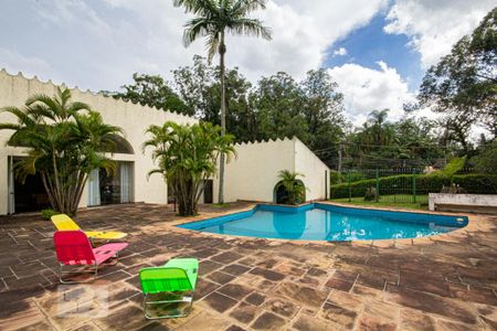 Casa à venda com 1600m², 6 quartos e 6 vagas Casa à venda com 1600m², 6 quartos e 6 vagasQuintal