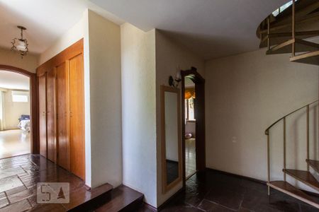 Casa à venda com 1600m², 6 quartos e 6 vagas Casa à venda com 1600m², 6 quartos e 6 vagasHall dos Quartos