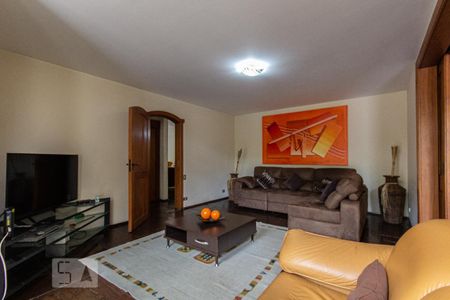 Casa à venda com 1600m², 6 quartos e 6 vagas Casa à venda com 1600m², 6 quartos e 6 vagasSala