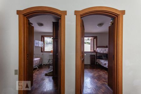 Casa à venda com 1600m², 6 quartos e 6 vagas Casa à venda com 1600m², 6 quartos e 6 vagasQuarto de Empregados 1 e 2