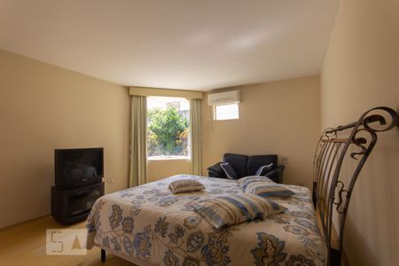 Casa à venda com 1600m², 6 quartos e 6 vagas Casa à venda com 1600m², 6 quartos e 6 vagasSuíte 1