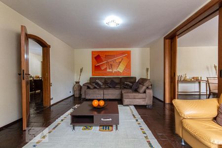 Casa à venda com 1600m², 6 quartos e 6 vagas Casa à venda com 1600m², 6 quartos e 6 vagasSala