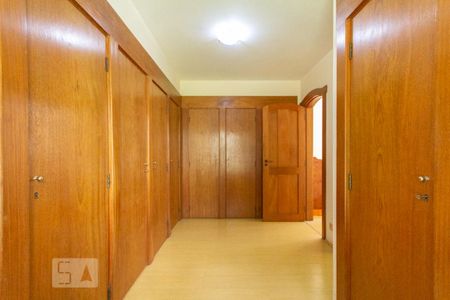 Casa à venda com 1600m², 6 quartos e 6 vagas Casa à venda com 1600m², 6 quartos e 6 vagasSuíte 1
