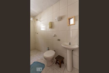 Casa à venda com 1600m², 6 quartos e 6 vagas Casa à venda com 1600m², 6 quartos e 6 vagasBanheiro de Empregados