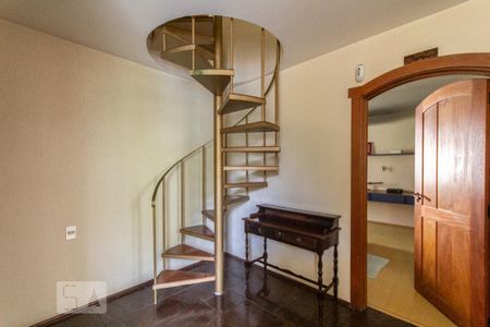 Casa à venda com 1600m², 6 quartos e 6 vagas Casa à venda com 1600m², 6 quartos e 6 vagasHall dos Quartos