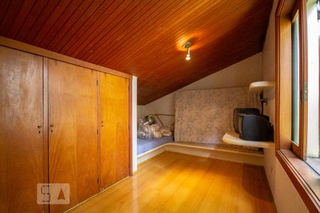 Casa à venda com 1600m², 6 quartos e 6 vagas Casa à venda com 1600m², 6 quartos e 6 vagasQuarto 3