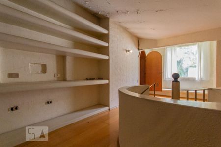 Casa à venda com 1600m², 6 quartos e 6 vagas Casa à venda com 1600m², 6 quartos e 6 vagasPiso Superior