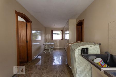 Casa à venda com 1600m², 6 quartos e 6 vagas Casa à venda com 1600m², 6 quartos e 6 vagasÁrea de Serviço