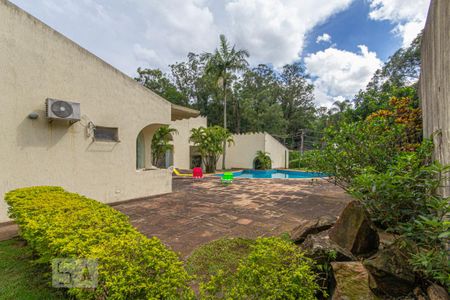 Casa à venda com 1600m², 6 quartos e 6 vagas Casa à venda com 1600m², 6 quartos e 6 vagasQuintal
