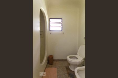 Casa à venda com 1600m², 6 quartos e 6 vagas Casa à venda com 1600m², 6 quartos e 6 vagasBanheiro da Suíte 1