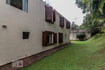 Casa à venda com 1600m², 6 quartos e 6 vagas Casa à venda com 1600m², 6 quartos e 6 vagasQuintal (Fundos)