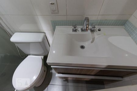 Apartamento à venda com 74m², 2 quartos e 2 vagasBanheiro da suíte